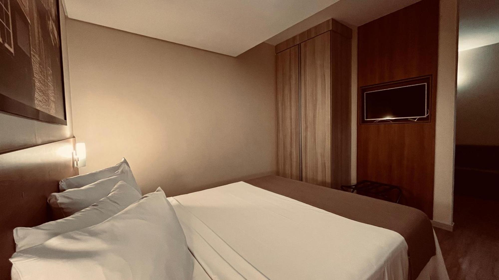 Hotel Amsterdam มอนเตสกลารอส ภายนอก รูปภาพ