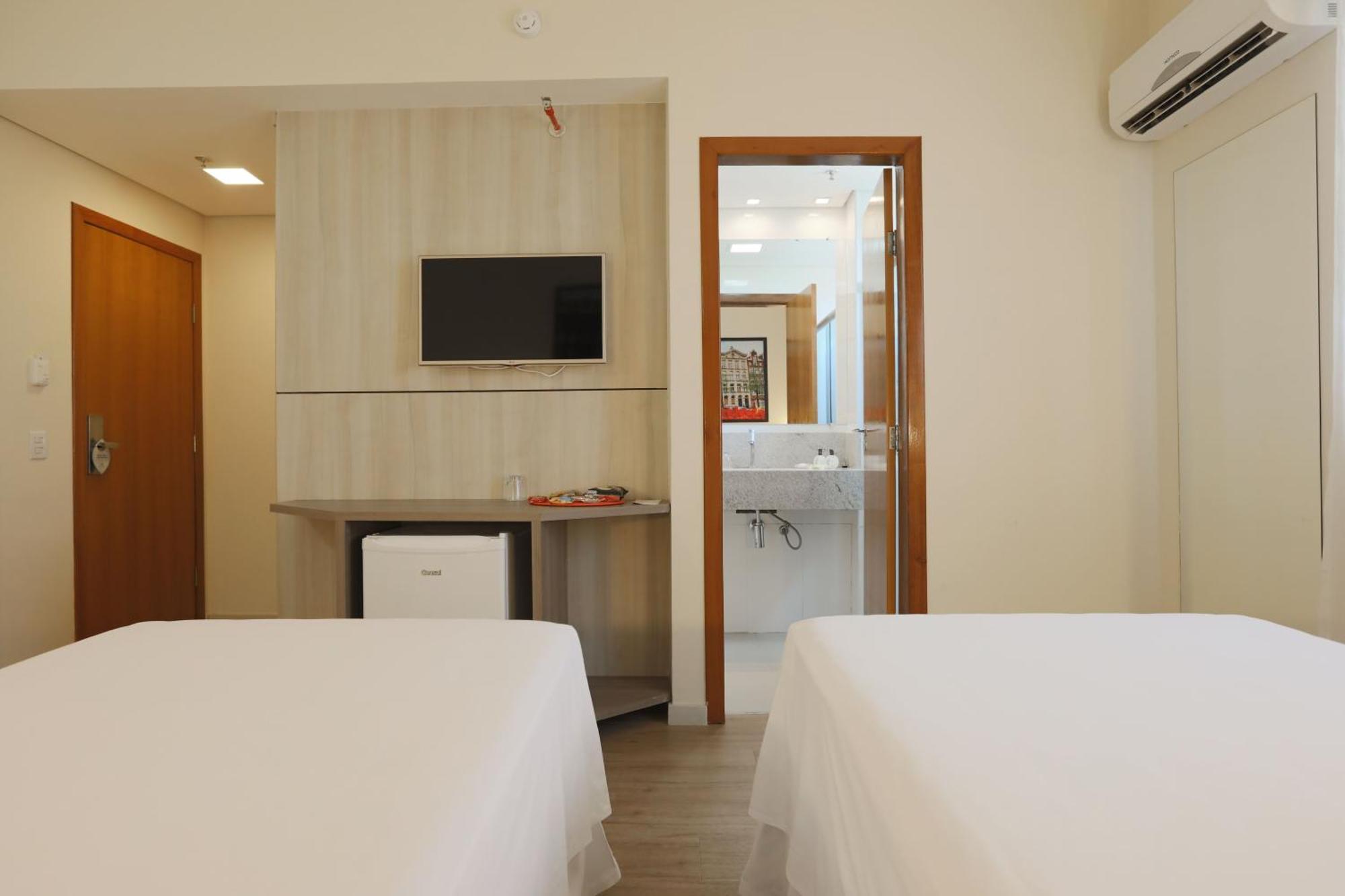 Hotel Amsterdam มอนเตสกลารอส ภายนอก รูปภาพ