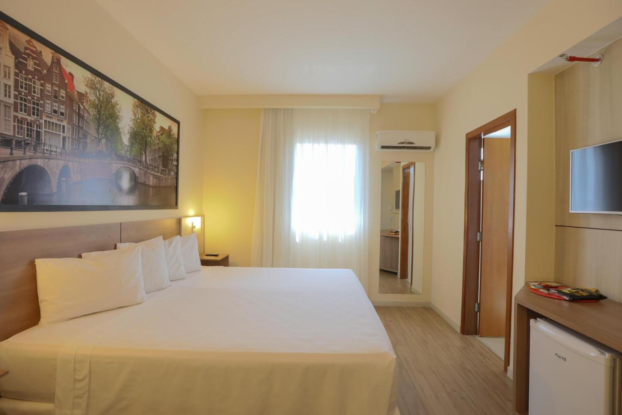 Hotel Amsterdam มอนเตสกลารอส ภายนอก รูปภาพ
